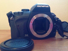 Load image into Gallery viewer, Olympus E-420 Black SLR Digital Camera with 14-42mm Zoom Lens &amp; 2.7&quot; LCD
