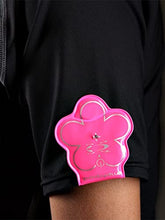 Load image into Gallery viewer, Amphipod Unisex Vizlet Led Wearable Flower Flash Dot Pink
