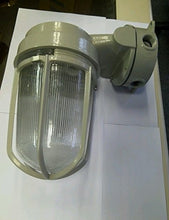 Load image into Gallery viewer, CROUSE HINDS VXHBF22GP VAPORGARD LIGHT FIXTURE
